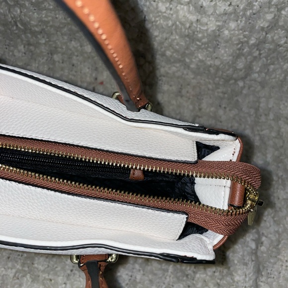 🥂 Steve Madden Handbag 🥂 - Picture 4 of 7